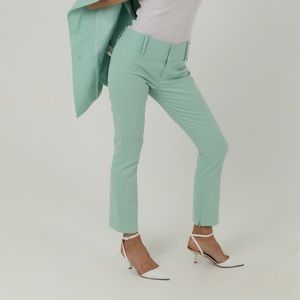 New Alice&Olivia Stacey Slim Ankle Pant. Color: mint. Size: 2.